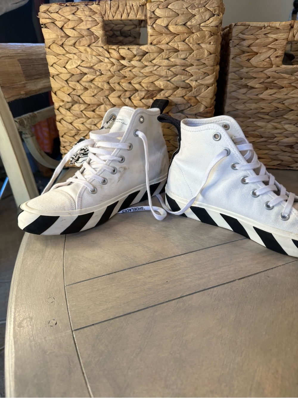 White High-Top Sneakers with Black Arrow Graphic - Picture 3 of 11